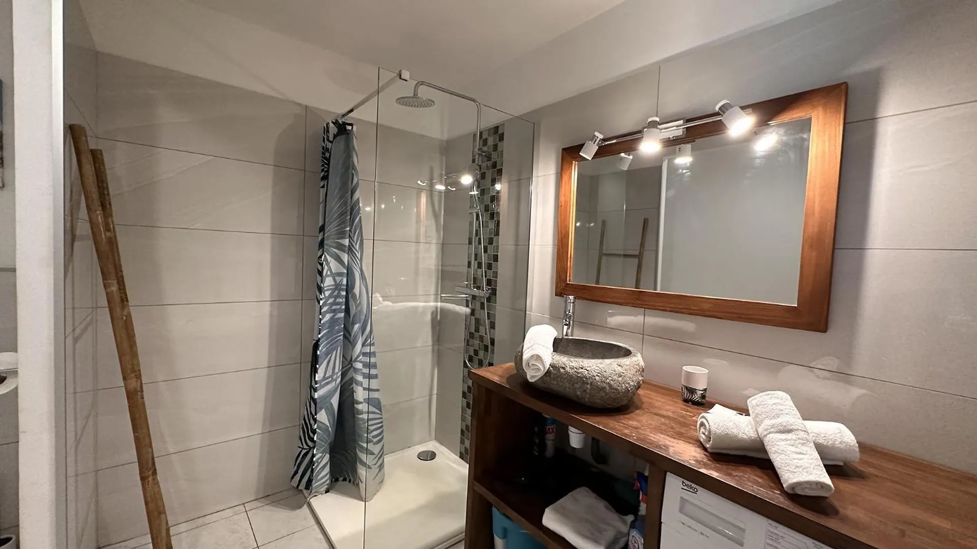 Indigo, Anse Mitan, Beau F2 Sublime Vue Mer, Proche Plage Les Trois-Ilets Apartment